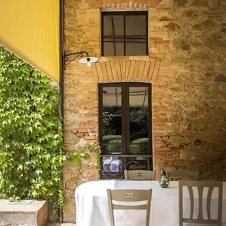 Poggiolo Pilonico Materno